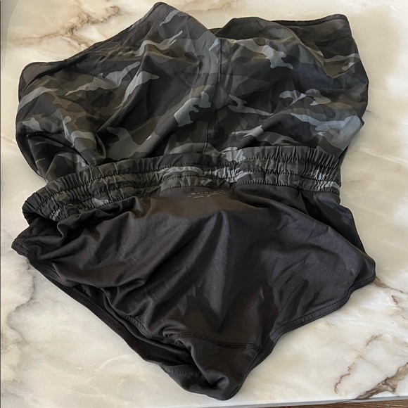 Athleta Mesh Racer Run short - Picture 5 of 5